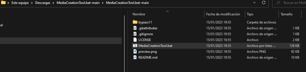 fichero MediaCreationTool.bat