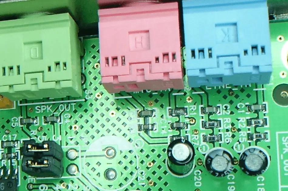 Ampliación entrada línea de la tarjeta de sonido >CT4810 