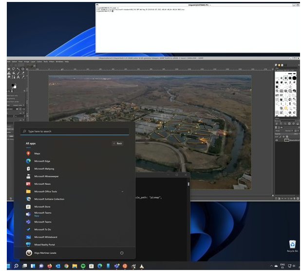 Puede ser un problema de cableado o conexión, especialmente el cable de video o los conectores, y es lo primero que debes descartar antes de abrir el monitor o acudir a reparación interna. Si tienes dudas sobre cómo identificar un cable en mal estado, dime el tipo de conexión y te oriento con fotos o pasos específicos para revisarlo.