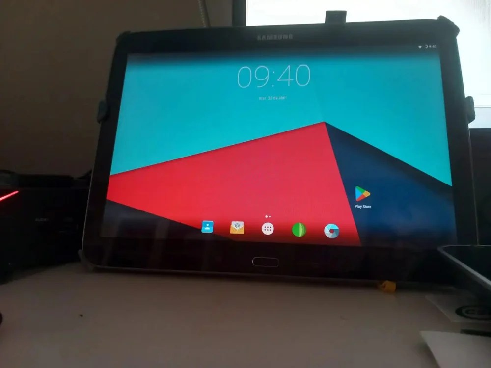 aspecto de lineage os corriendo en en una samsung galaxy tab